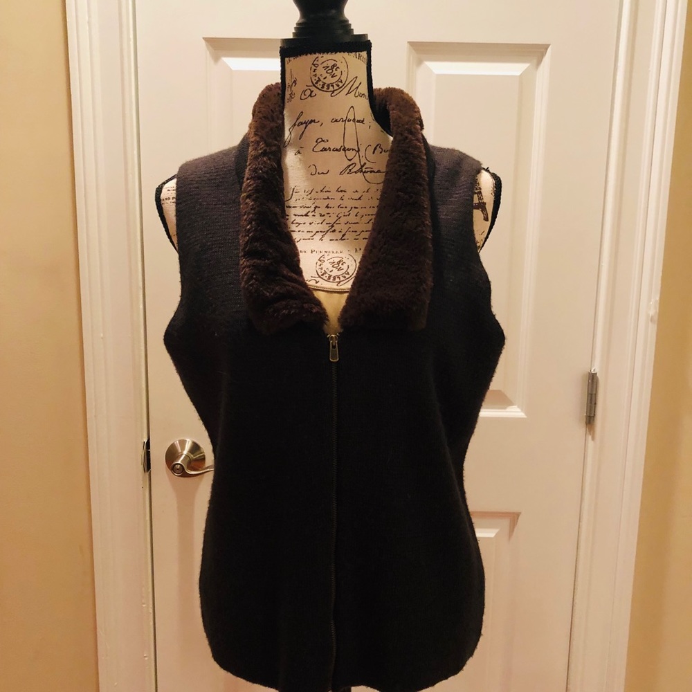 5 for 25 EUC Gap fur collar knit vest with zipper